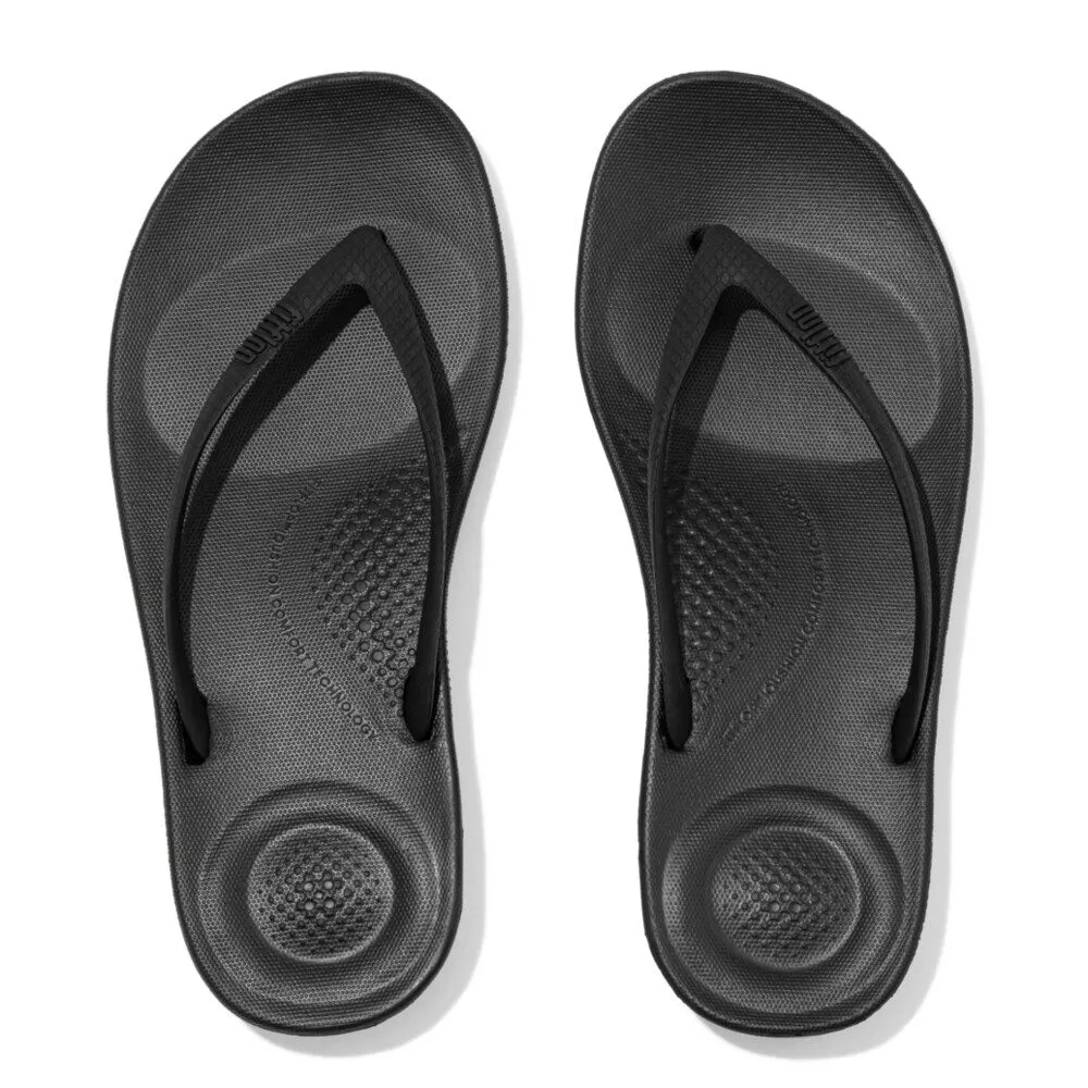 E54-090 FitFlop iQushion Toe-Post Sandals כפכפי אצבע לנשים בצבע שחור – תמונה 3