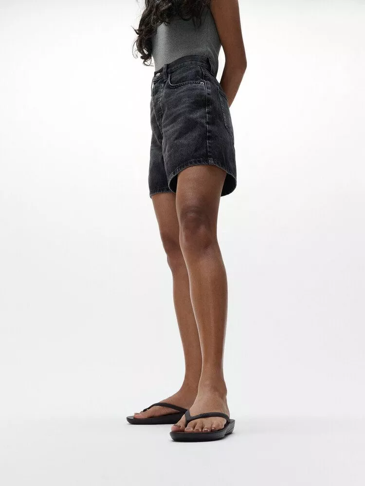 E54-090 FitFlop iQushion Toe-Post Sandals כפכפי אצבע לנשים בצבע שחור – תמונה 6