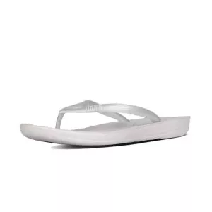 FitFlop iQushion Toe-Post Sandals E54-011 כפכפי אצבע לנשים בצבע כסוף