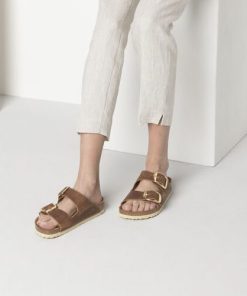 כפכפי בירקנשטוק עם אבזם לנשים BIRKENSTOCK / Arizona Antik Brown
