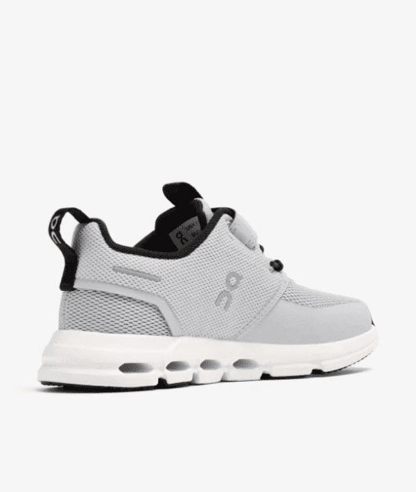 ⁦נעלי ריצה ילדים און קלאוד Cloud Play Glacier | White⁩ – תמונה ⁦3⁩