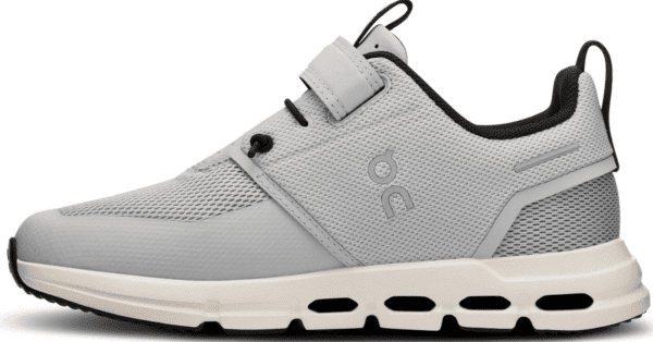⁦נעלי ריצה ילדים און קלאוד Cloud Play Glacier | White⁩ – תמונה ⁦5⁩