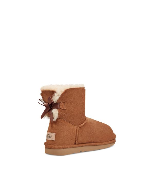 ⁦מגפי נשים חום UGG /  Mini Bailey Bow II⁩ – תמונה ⁦4⁩
