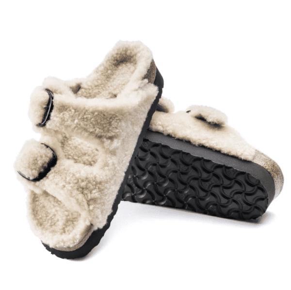 ⁦כפכפי בירקנשטוק פלטפורמה עם פרווה לנשים BIRKENSTOCK / Arizona⁩ – תמונה ⁦3⁩