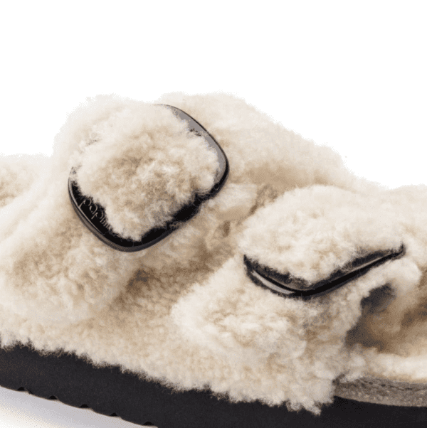 ⁦כפכפי בירקנשטוק פלטפורמה עם פרווה לנשים BIRKENSTOCK / Arizona⁩ – תמונה ⁦5⁩