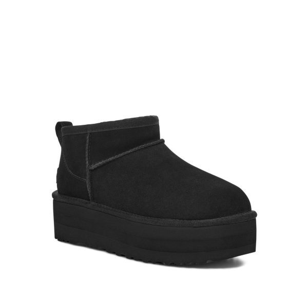⁦מגפי פלטפורמה לנשים UGG /  Classic Ultra⁩ – תמונה ⁦2⁩