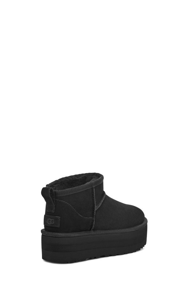 ⁦מגפי פלטפורמה לנשים UGG /  Classic Ultra⁩ – תמונה ⁦4⁩