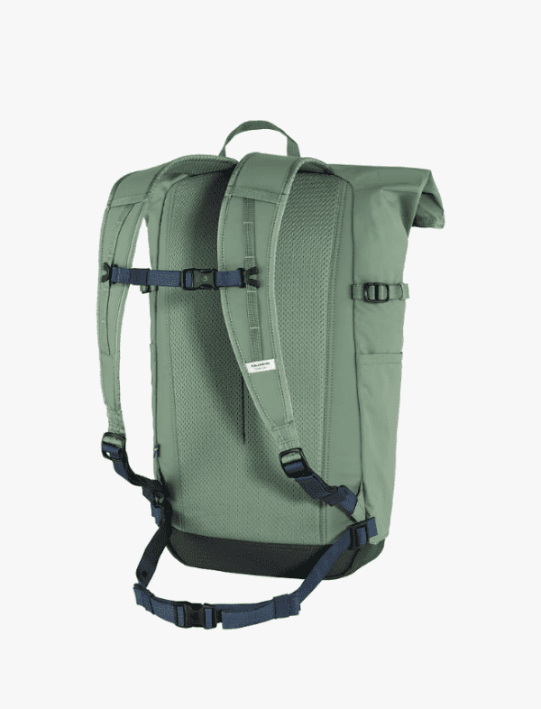 ⁦Fjallraven Kanken High Coast Foldsack - תיק שק/גב קאן קן 24 ליטר בצבע ירוק פטינה⁩ – תמונה ⁦2⁩