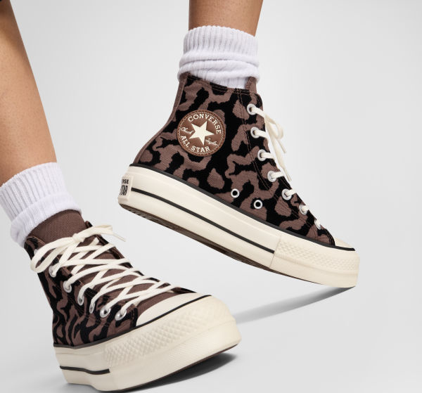 ⁦סניקרס קנבס גבוהות נשים שוקולד CONVERSE /  CTAS LIFT HI BEAR⁩ – תמונה ⁦3⁩