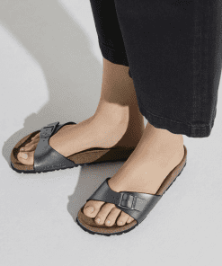כפכפי בירקנשטוק מדריד שחור מטאלי לנשים BIRKENSTOCK / MADRID