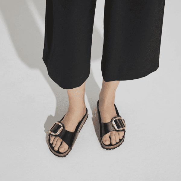 ⁦כפכפי בירקנשטוק מדריד אבזם שחור לנשים BIRKENSTOCK / MADRID⁩ – תמונה ⁦6⁩