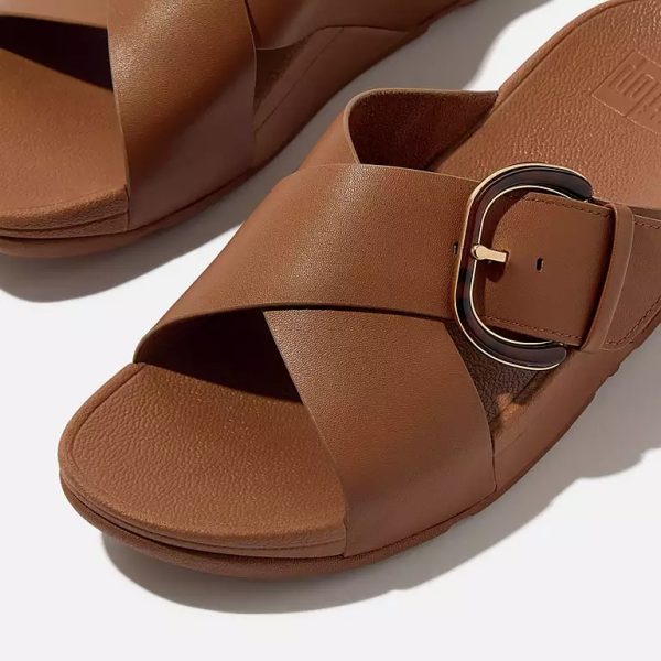 ⁦FitFlop | JE8-C15 כפכפי לולו אבזם קרוס חום⁩ – תמונה ⁦2⁩