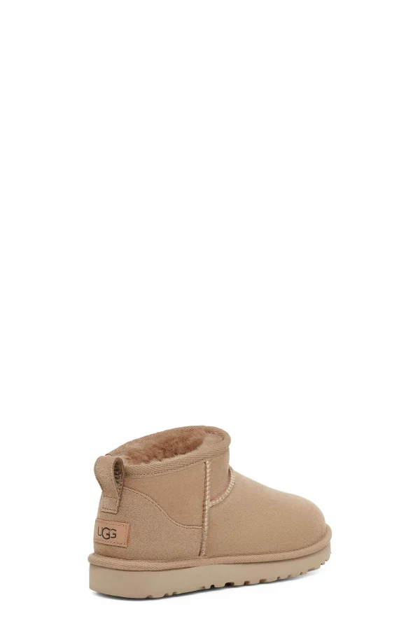 ⁦מגפי קלאסיק לנשים חול UGG  Classic Ultra Mini⁩ – תמונה ⁦5⁩