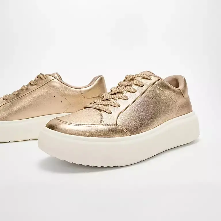 FitFlop | E5T-675  נעלי סניקרס רטג מטאליק פלטינו – תמונה 4