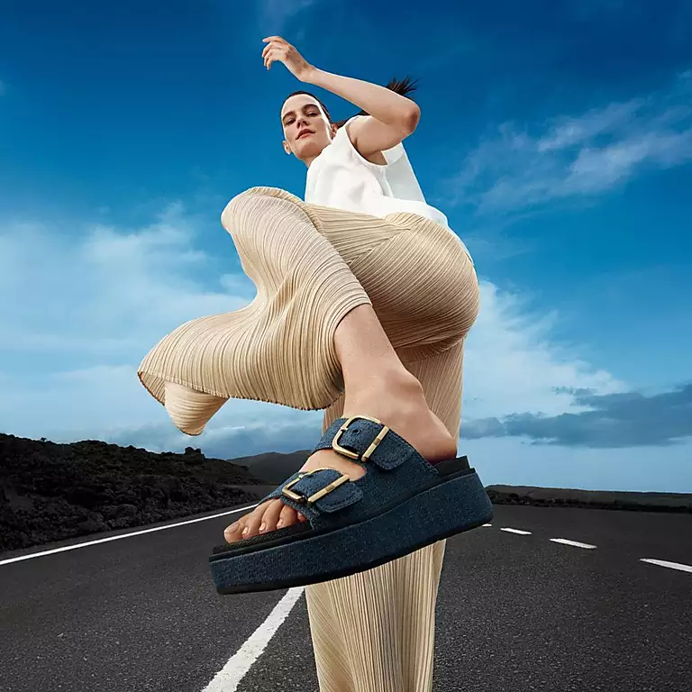 FitFlop GEN-FF | A3I-D71 סנדלי נשים עם אבזם בצבע כחול – תמונה 4