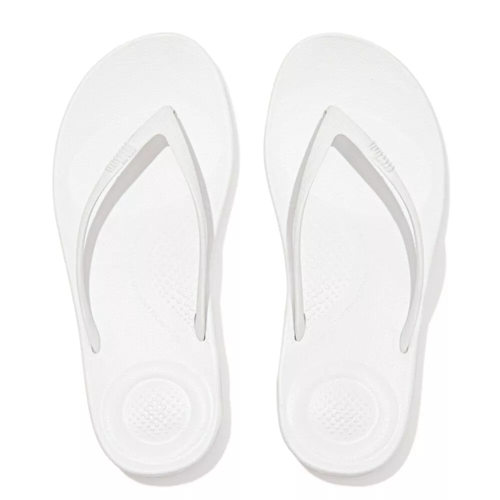 FitFlop iQushion Toe-Post Sandals E54-194 כפכפי אצבע לנשים בצבע כסוף – תמונה 3